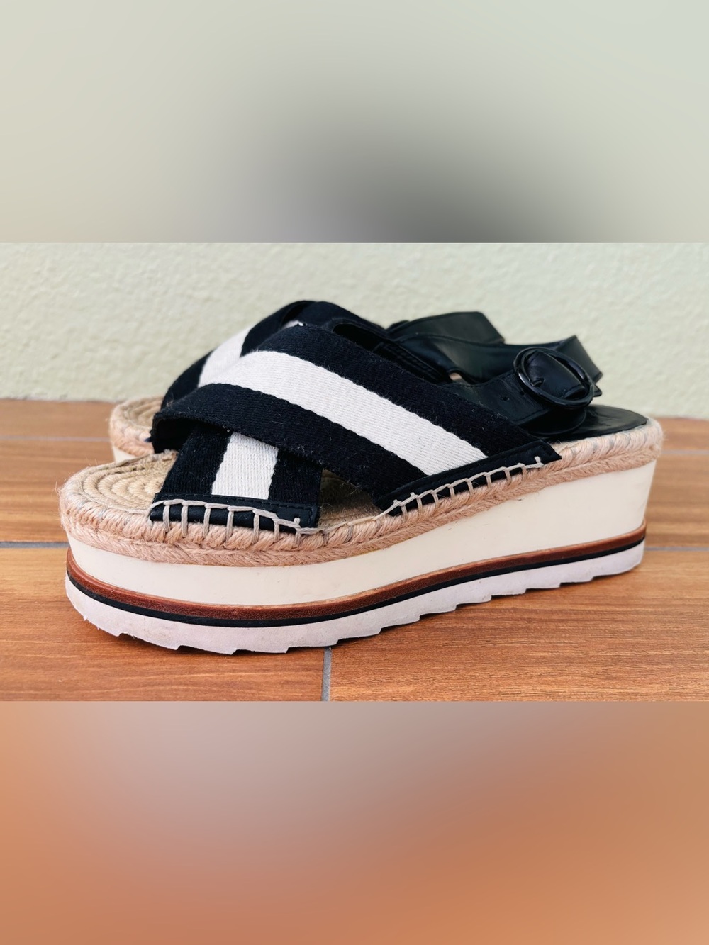 Marc Fisher Glenna Striped Platform Wedge Sandals Size: 7